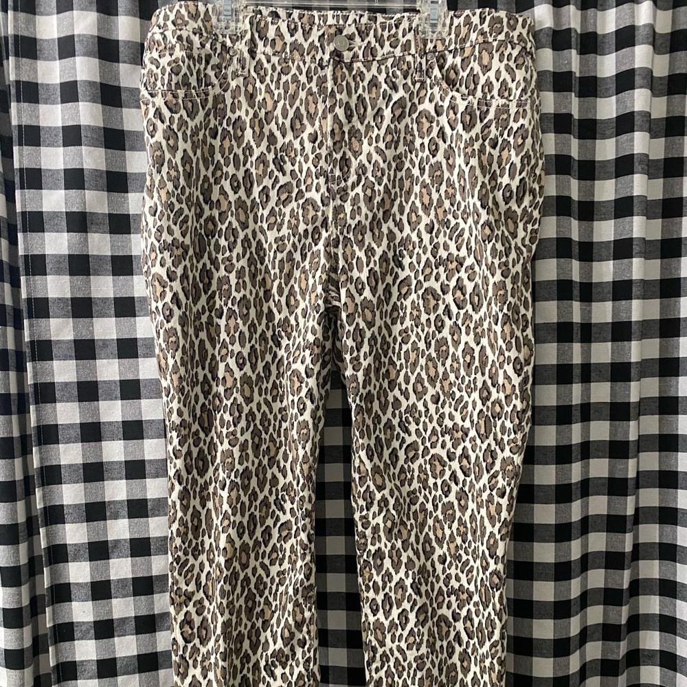 Chico’s So Slimming Slim Ankle pants